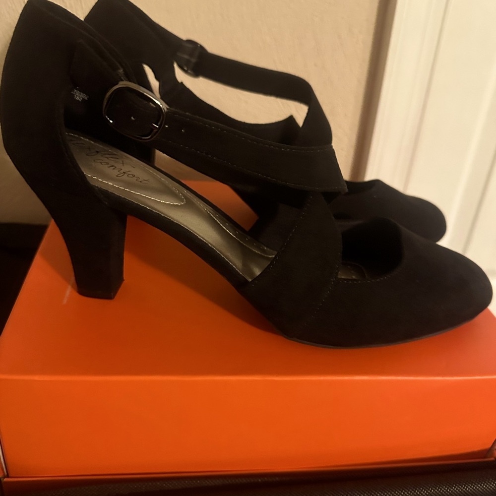 12w womens black closed toe heeled shoes